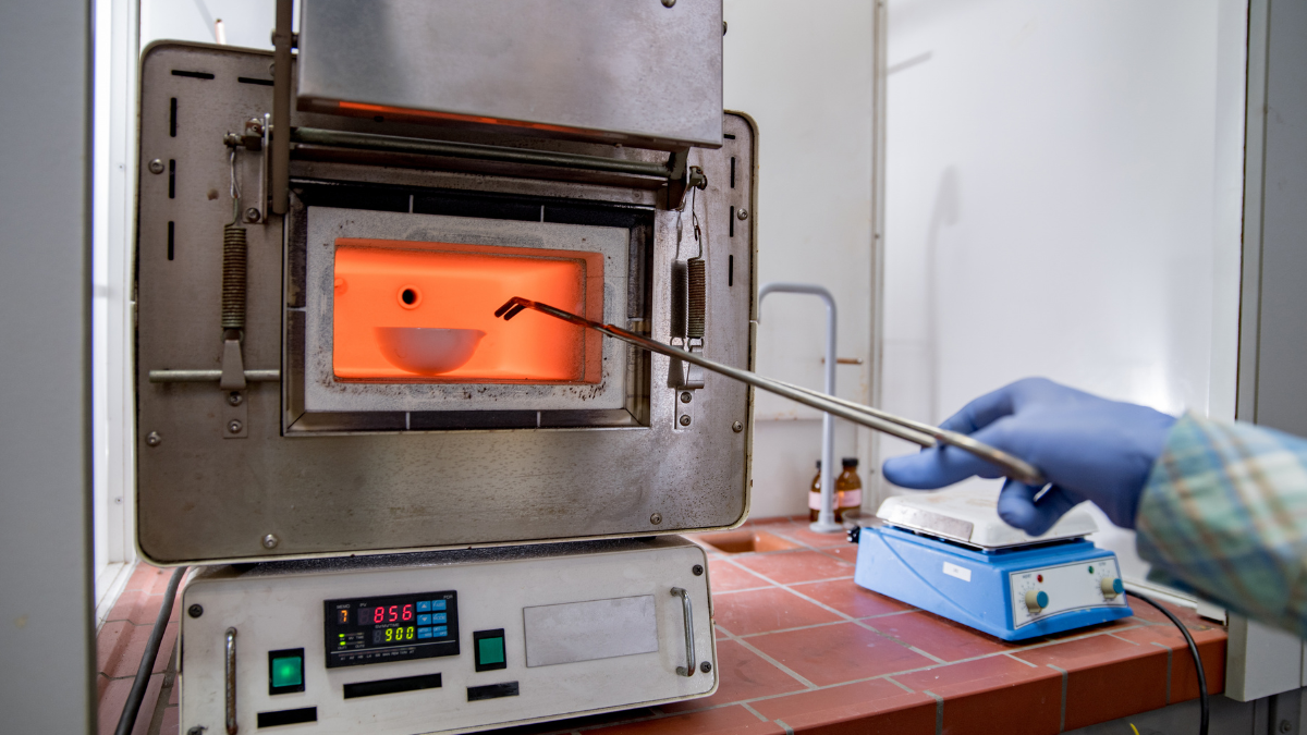 Steel quenching at high temperature in industrial furnace